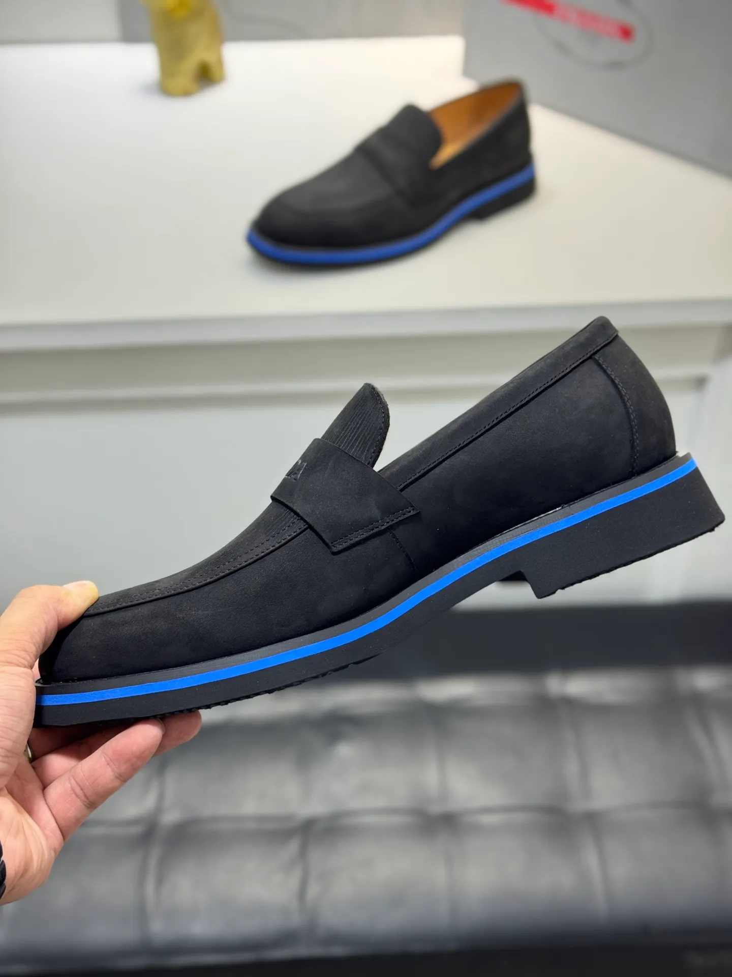 Men's shoes 💰520 💰PRADA*——◾ Prada~Thick-soled men's shoes, original single-level perfect boutique, brogue style men's formal casual leather shoes, luxurious materials, imported cowhide, with water-dyed cowhide lining, 4.5cm increased PU foam lightweight outsole, perfectly restore the original classic, purchase the original 1:1 accurate replica, welcome all comparisons 🆚, the design is full of modernity, versatile and fashionable urban men! Size: 39-44 (38.45.46.47 customized YS)